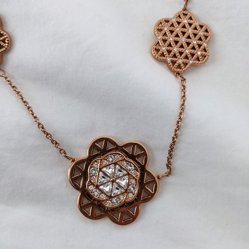 Swarvorski crystal necklace new